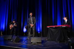 Des amoureux de musique se sont réunis au Centre des sciences de Montréal pour la première du film Aventure musicale américaine 3D